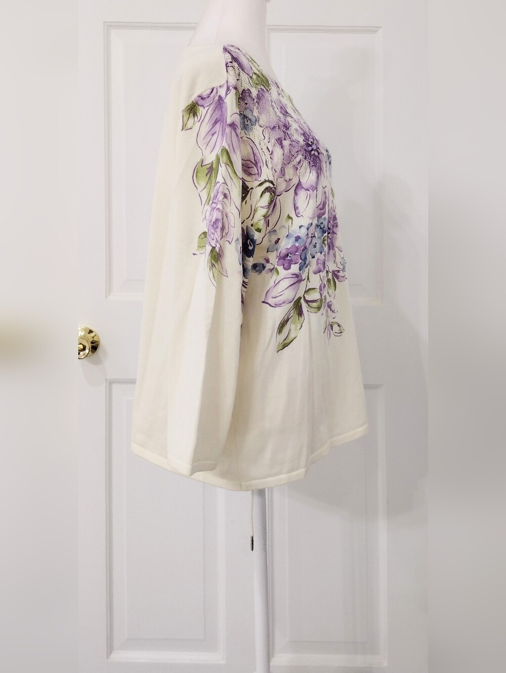 Alfred Dunner Sz LFloral Scoop Neck Women's Top in Cream and Lilac - Picture 4 of 17
